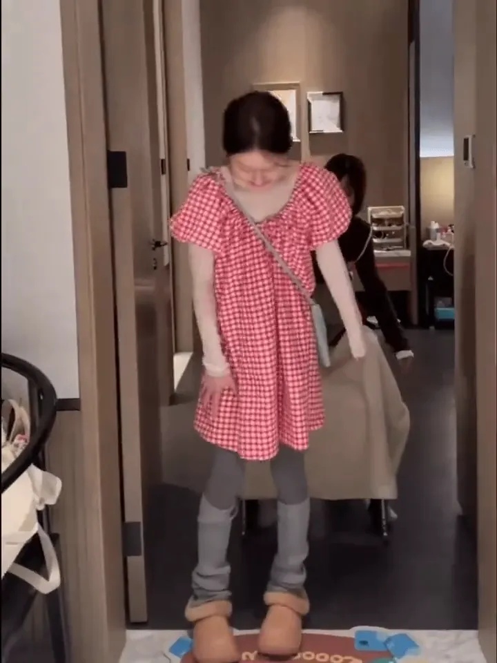 刚刚,赵露思发长文公布病情:因抑郁出现躯体化症状,自曝挨打往事 刚刚,赵露思发长文公布病情:因抑郁出现躯体化症状,自曝挨打往事