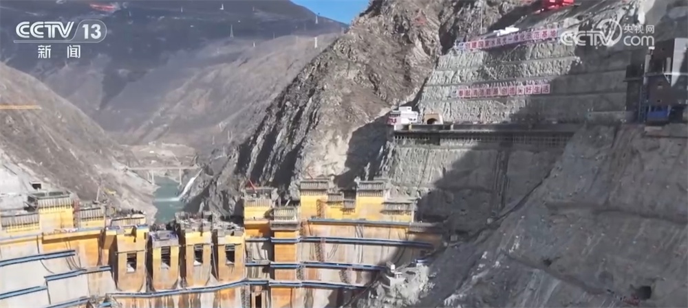 一批重大工程加紧推进、重大项目投入使用 “硬核”实力彰显中国力量