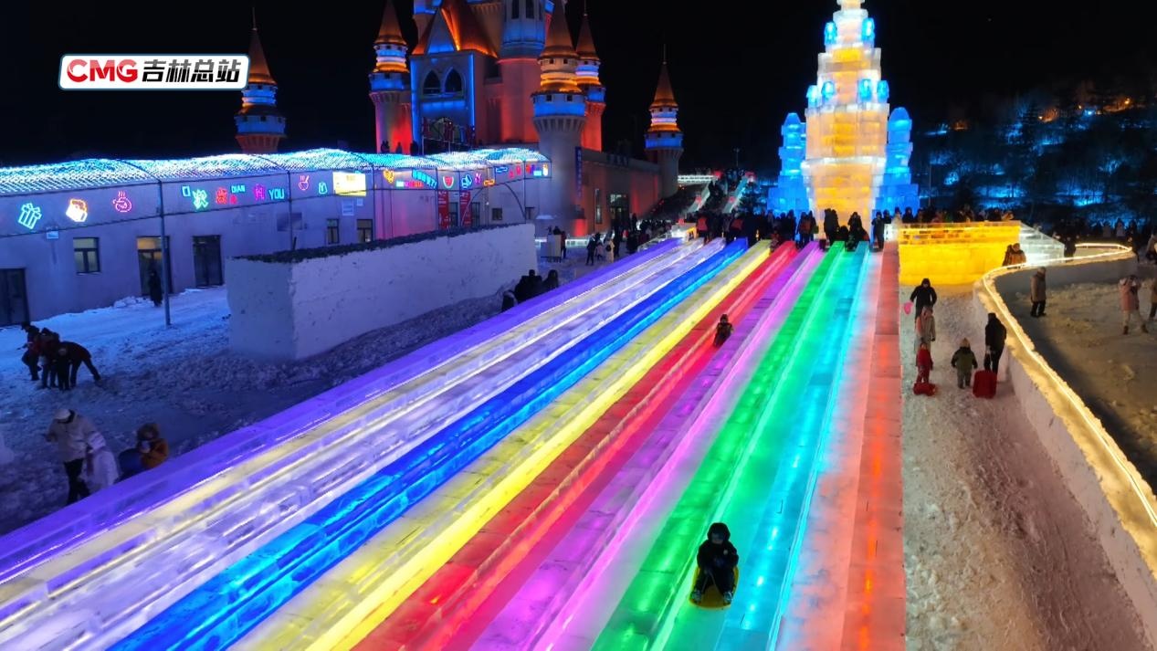 吉地过年 吉祥如意丨玩冰嬉雪 尽享冰雪雕独特美景 吉地过年 吉祥如意丨玩冰嬉雪 尽享冰雪雕独特美景