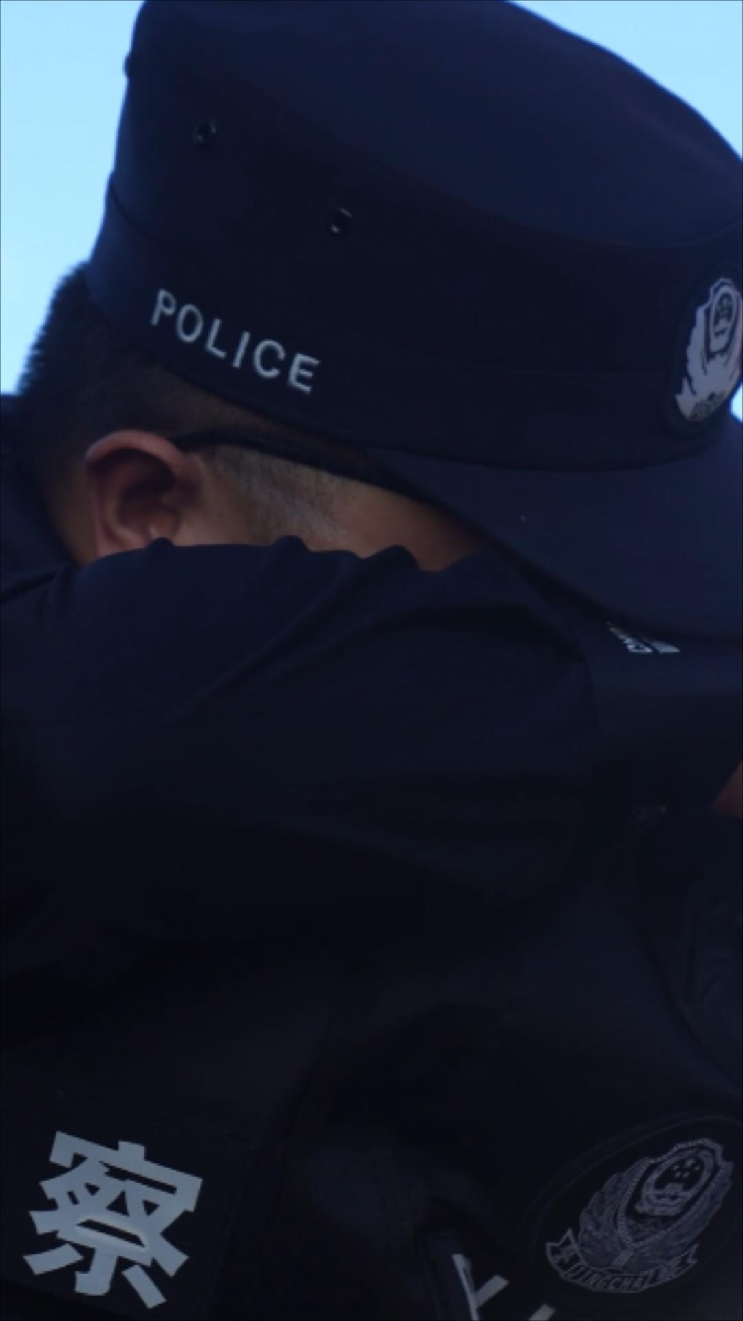 咬到饺子里硬币的那一刻，戍边硬汉瞬间破防