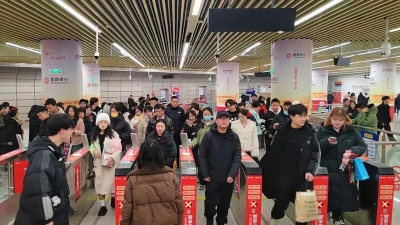 历史新高!太原地铁2号线单日客流总量达25.25万人次 历史新高!太原地铁2号线单日客流总量达25.25万人次