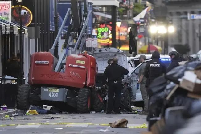 美国汽车冲撞人群案细节公布：租车行凶、并非“单独作案”