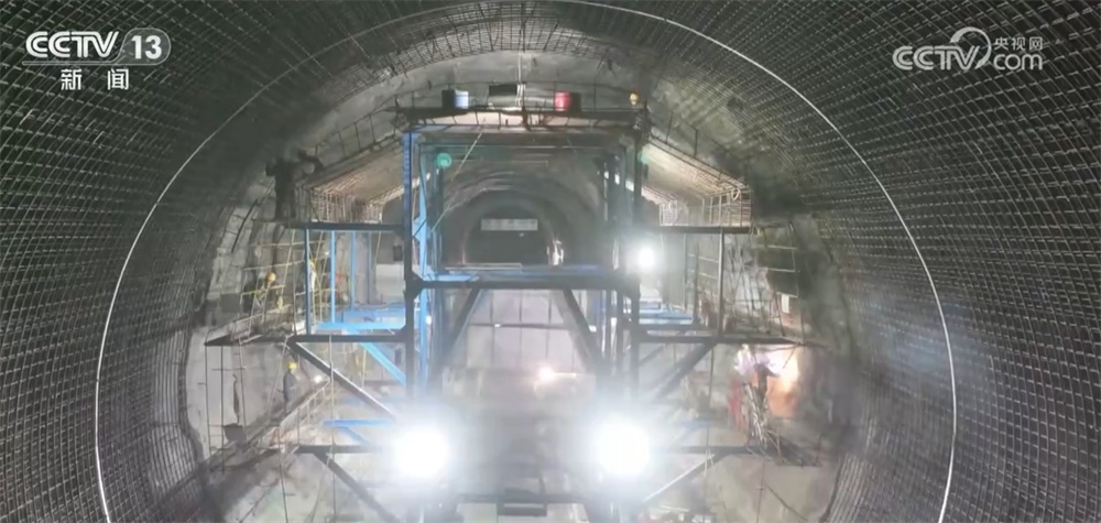 一批重大工程加紧推进、重大项目投入使用 “硬核”实力彰显中国力量