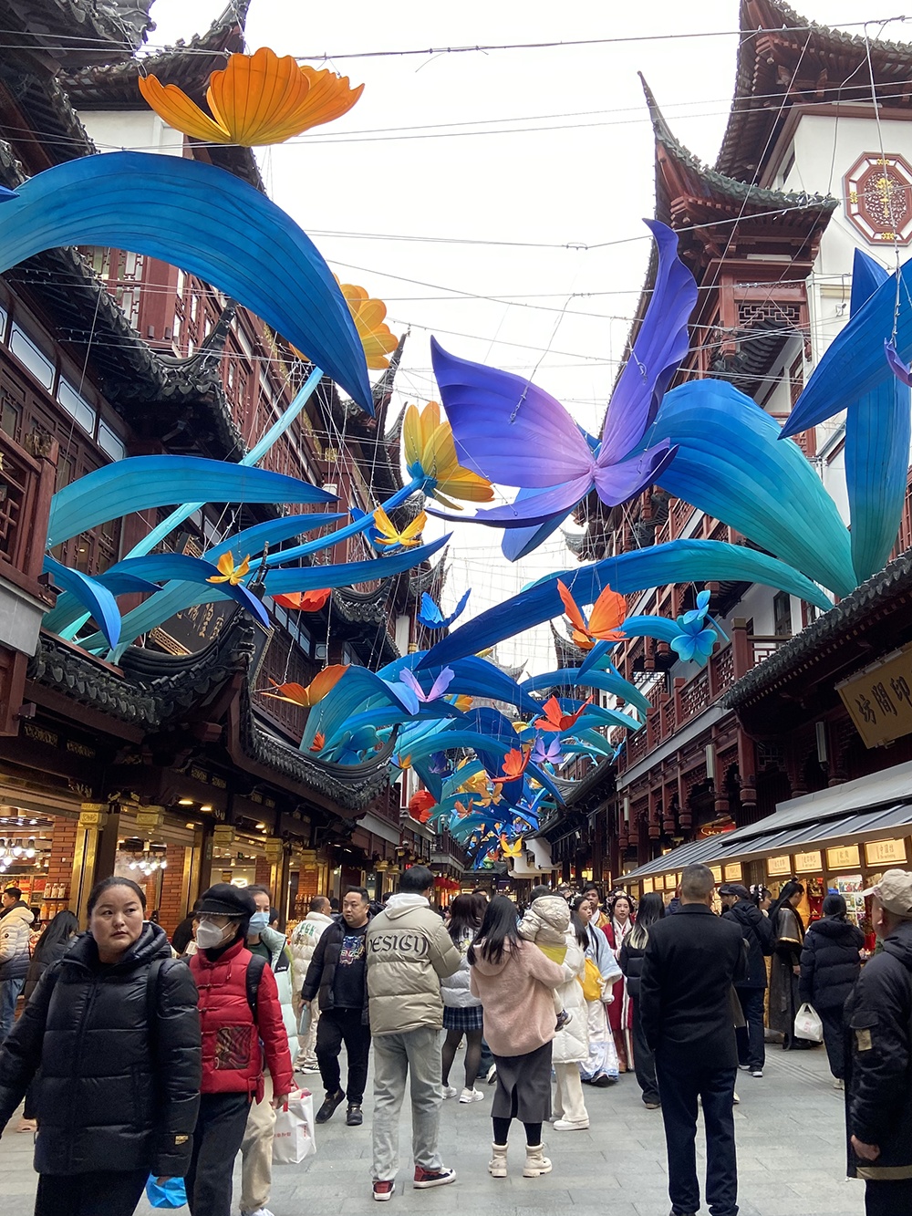 魔都有点“热”|外国游客涌入上海,天际线、梧桐区、火锅烧烤都要打卡 魔都有点“热”|外国游客涌入上海,天际线、梧桐区、火锅烧烤都要打卡