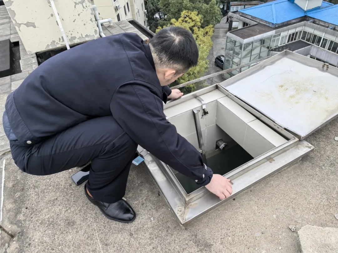 太蹊跷!上海多个小区发生盗窃案,男子连偷1000余个,被抓后称:交女友开销大 太蹊跷!上海多个小区发生盗窃案,男子连偷1000余个,被抓后称:交女友开销大