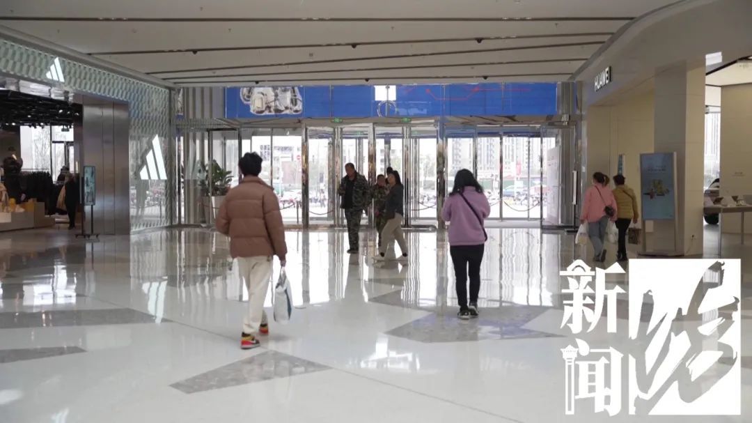 不对劲!沪一商场报警:员工晕倒后却从医院逃走了? 不对劲!沪一商场报警:员工晕倒后却从医院逃走了?