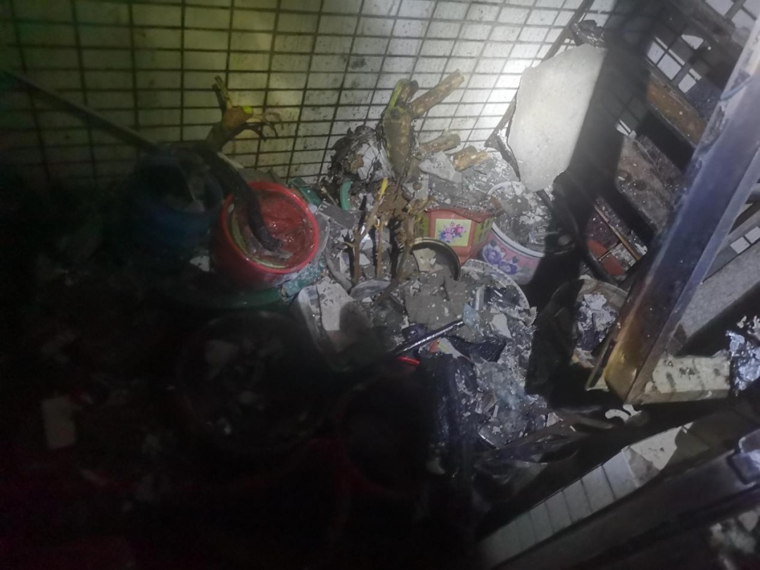 一小区住宅起火,“凶手”竟在楼道里...... 一小区住宅起火,“凶手”竟在楼道里......