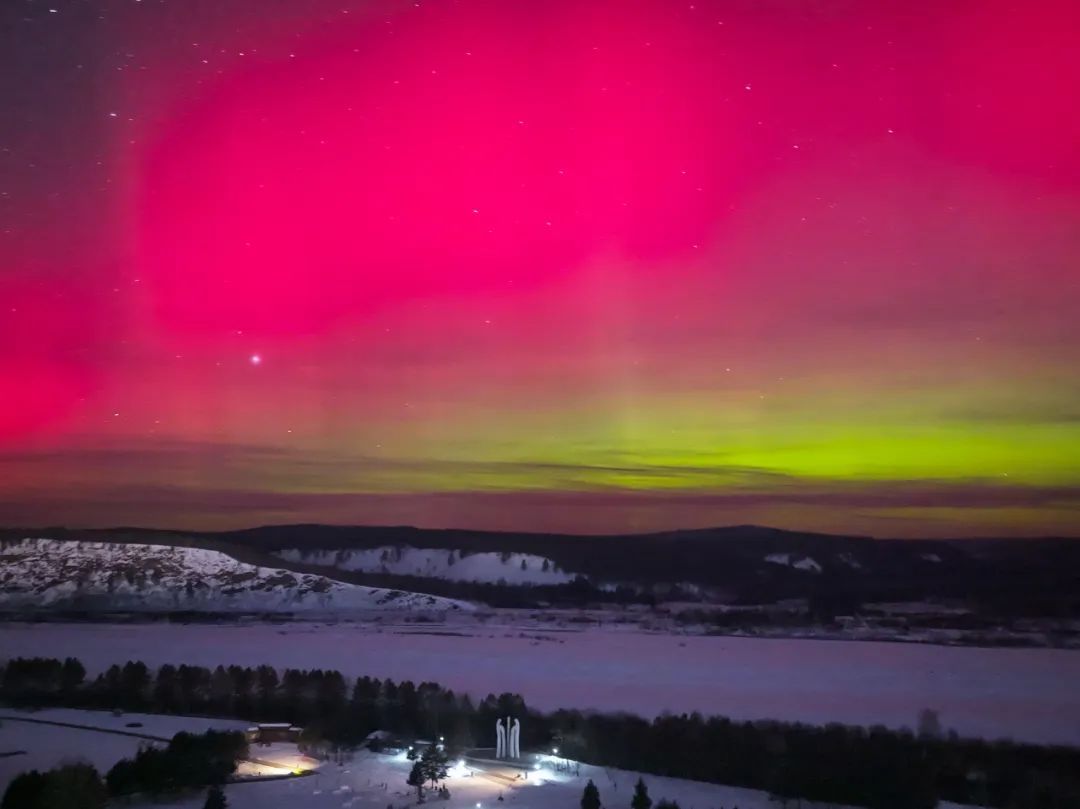 地球发生特大磁暴! 地球发生特大磁暴!