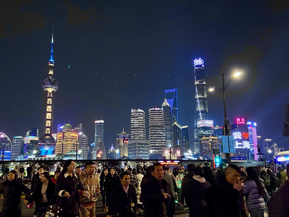 魔都有点“热”|外国游客涌入上海,天际线、梧桐区、火锅烧烤都要打卡 魔都有点“热”|外国游客涌入上海,天际线、梧桐区、火锅烧烤都要打卡