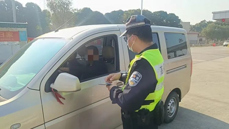 以为交警放假想钻空子,查! 以为交警放假想钻空子,查!