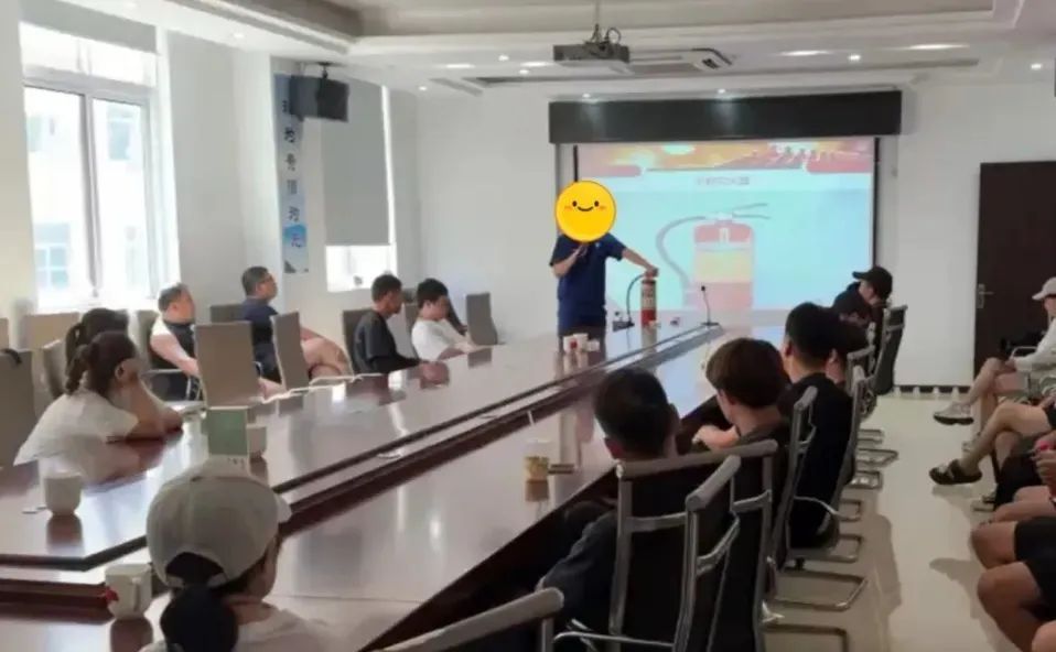 奉贤消防中心宣传科的“何老师”，你暴露了！