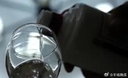 广州一商行售卖伪劣假冒部队专用酒被立案调查