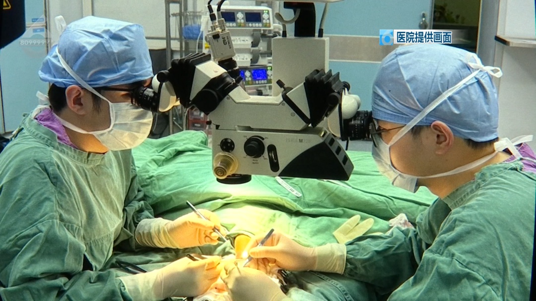 揪心疼!一岁半宝宝4根手指被切成7段,仅剩2毫米皮肉相连…… 揪心疼!一岁半宝宝4根手指被切成7段,仅剩2毫米皮肉相连……