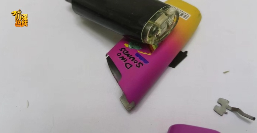 “头发都烧掉了！”刚收到货就炸了？男子后怕：原来这东西不能随便快递
