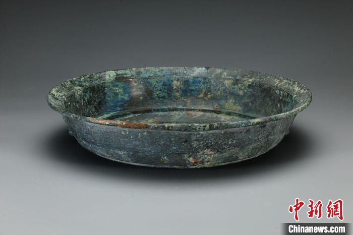 湖北发现三国时期大型砖室墓 出土文物具异域风格