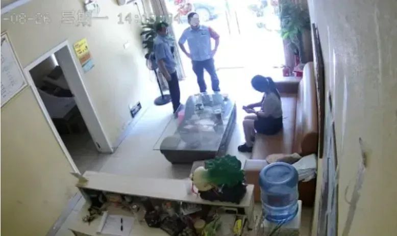 奉贤消防中心宣传科的“何老师”，你暴露了！
