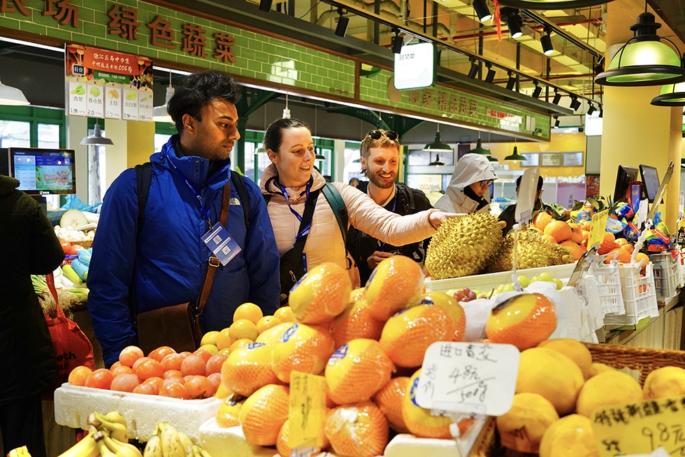 魔都有点“热”|外国游客涌入上海,天际线、梧桐区、火锅烧烤都要打卡 魔都有点“热”|外国游客涌入上海,天际线、梧桐区、火锅烧烤都要打卡