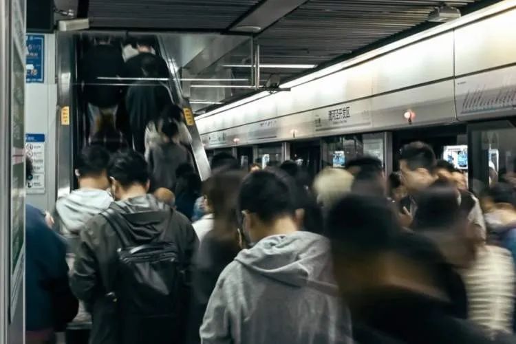 早高峰5元“卖地铁座位”？官方最新回应