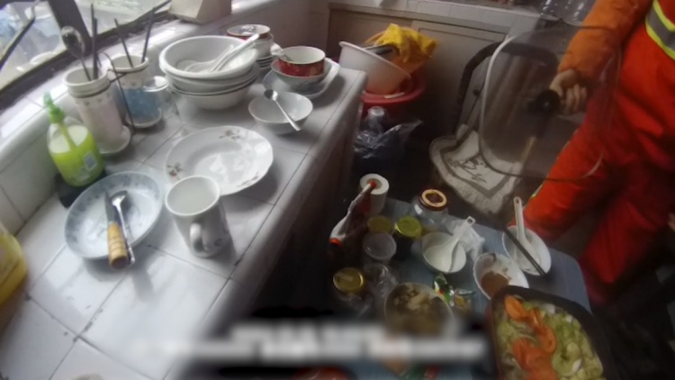 上海一男子为饱口腹之欲竟顺手“牵”羊，被抓时还在涮火锅