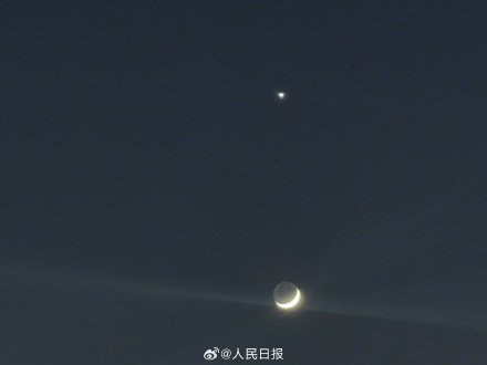 抬头看，接好运！此刻金星伴月闪耀星期五