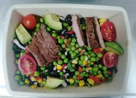 能量超炸猪排蛋包饭!上海轻食测评:并非都“低卡”,酱料包含“钠”普遍高 能量超炸猪排蛋包饭!上海轻食测评:并非都“低卡”,酱料包含“钠”普遍高