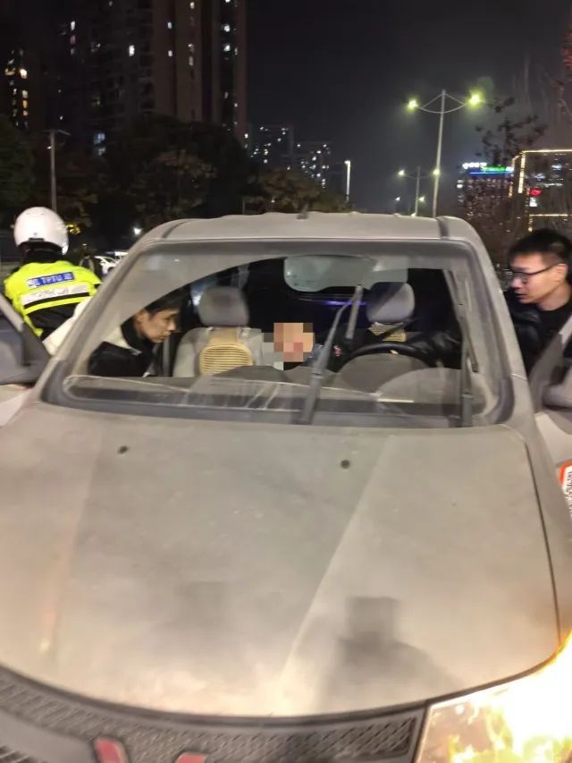 命大啊！杭州司机突发疾病，“110”“122”“120”竟接连出现！多亏了他们......