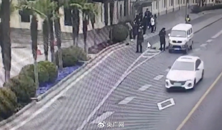 网络招揽驾照“买分卖分” 诈骗团伙让买卖双方都“偷鸡不成蚀把米” 网络招揽驾照“买分卖分” 诈骗团伙让买卖双方都“偷鸡不成蚀把米”