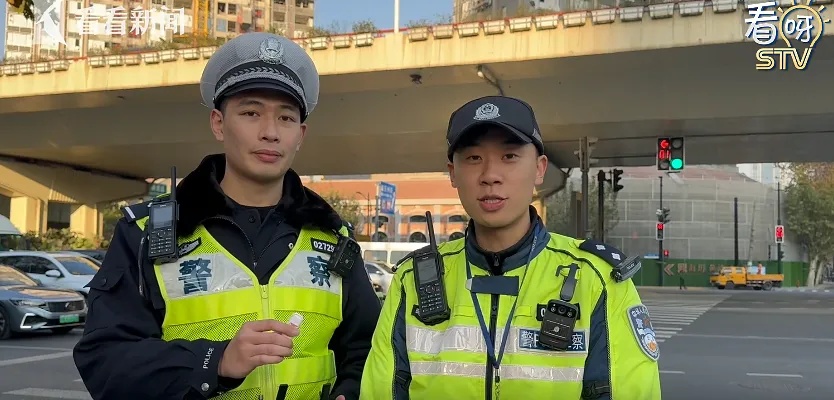 堪称上海“最严路口”!一抓一个准?交警一天最多能开40多张罚单,有司机还想抵赖 堪称上海“最严路口”!一抓一个准?交警一天最多能开40多张罚单,有司机还想抵赖