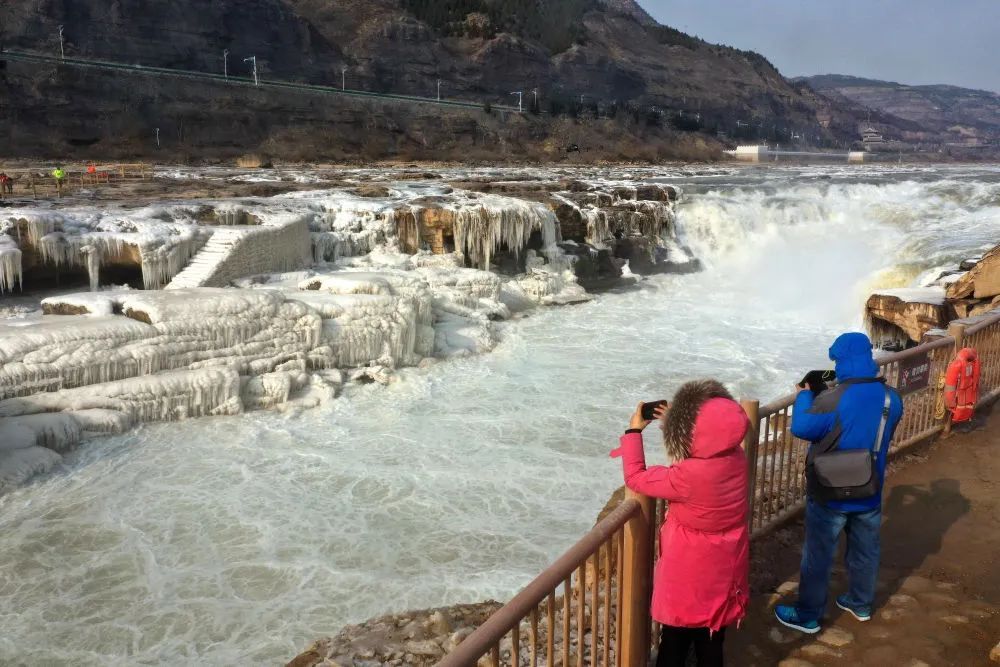 黄河壶口瀑布“冰瀑”美景醉游客