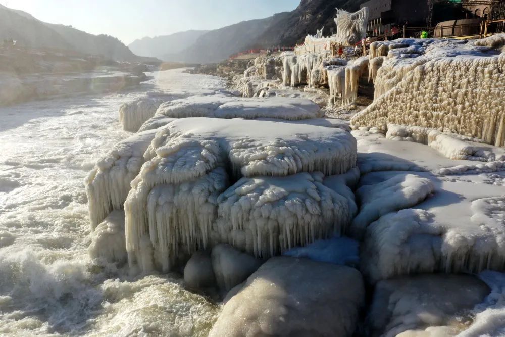 黄河壶口瀑布“冰瀑”美景醉游客