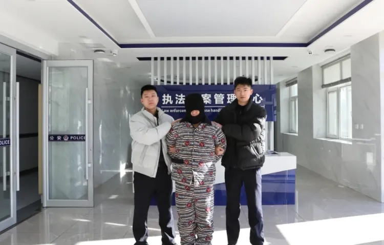 锐器割喉、钝器打击颅骨!内蒙古一女出租车司机被害,嫌疑人已被抓获! 锐器割喉、钝器打击颅骨!内蒙古一女出租车司机被害,嫌疑人已被抓获!