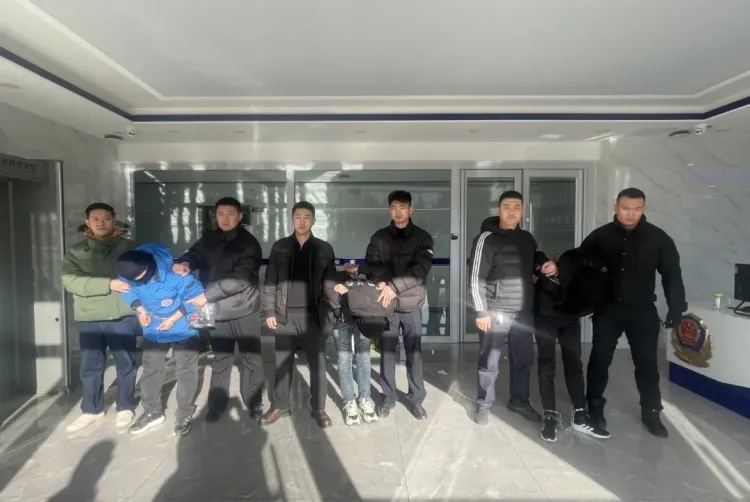 锐器割喉、钝器打击颅骨!内蒙古一女出租车司机被害,嫌疑人已被抓获! 锐器割喉、钝器打击颅骨!内蒙古一女出租车司机被害,嫌疑人已被抓获!