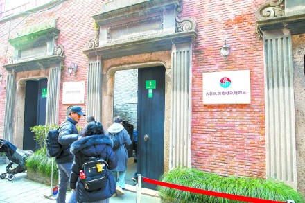 韩国游客开启中国胃韩国游客上海排队3小时吃羊肉串