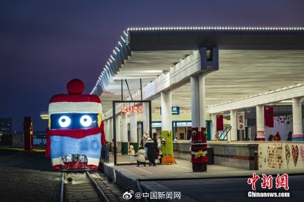 造型萌趣可爱石家庄火车头穿毛衣外套