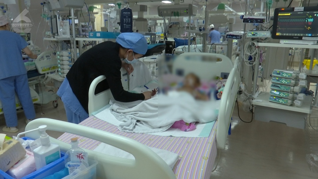 揪心！云南1岁半宝宝4根手指被切成7段……