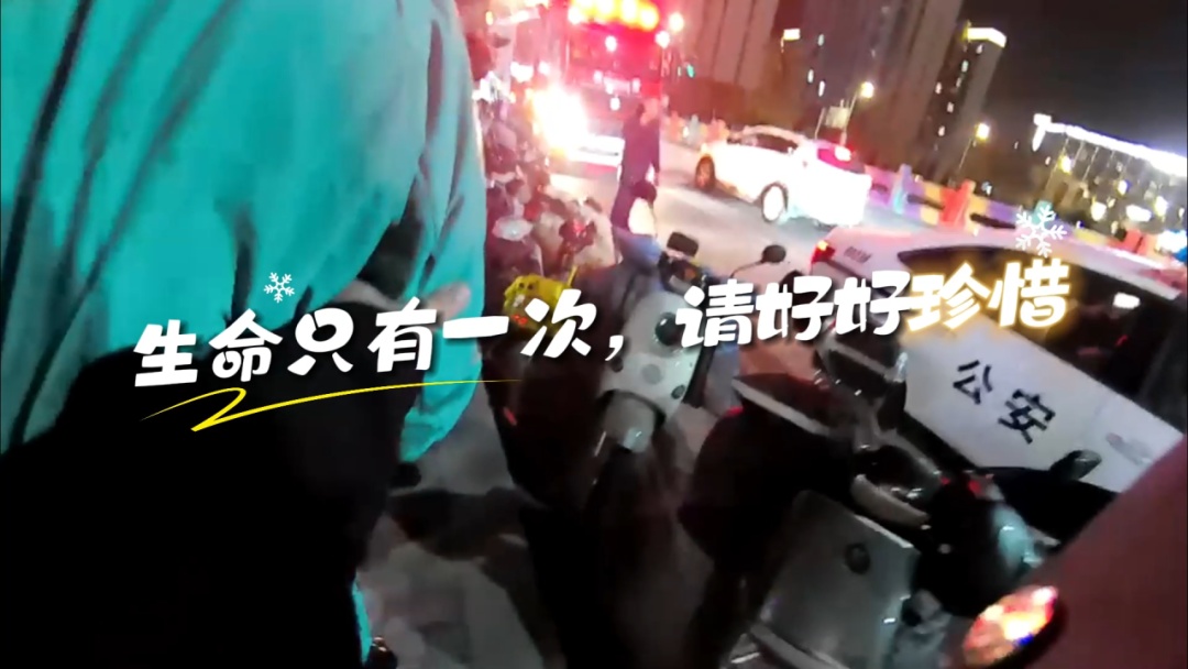 寒冬里,男子为何一跃入河?这一幕太及时了→ 寒冬里,男子为何一跃入河?这一幕太及时了→