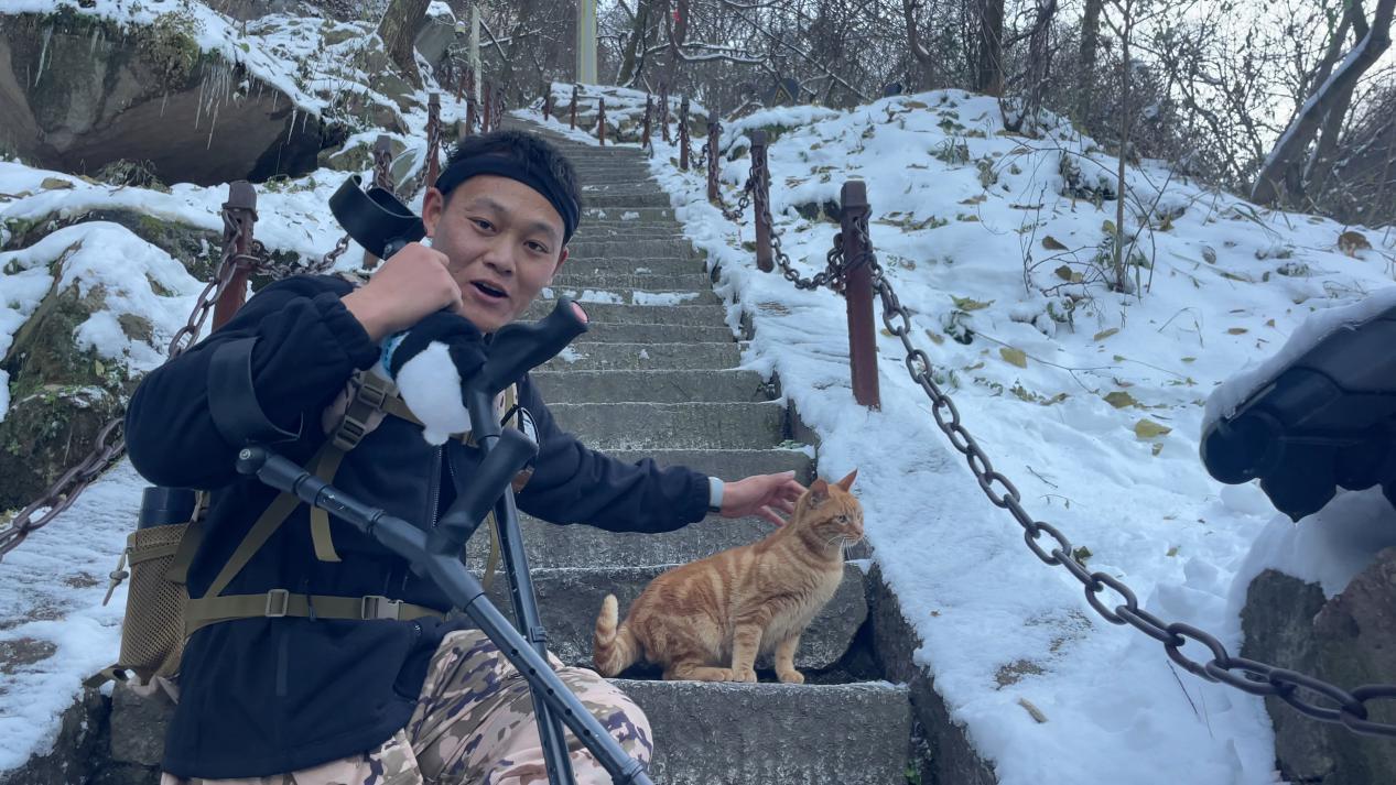 29岁小伙单腿登顶5200米雪山，梦指珠峰！