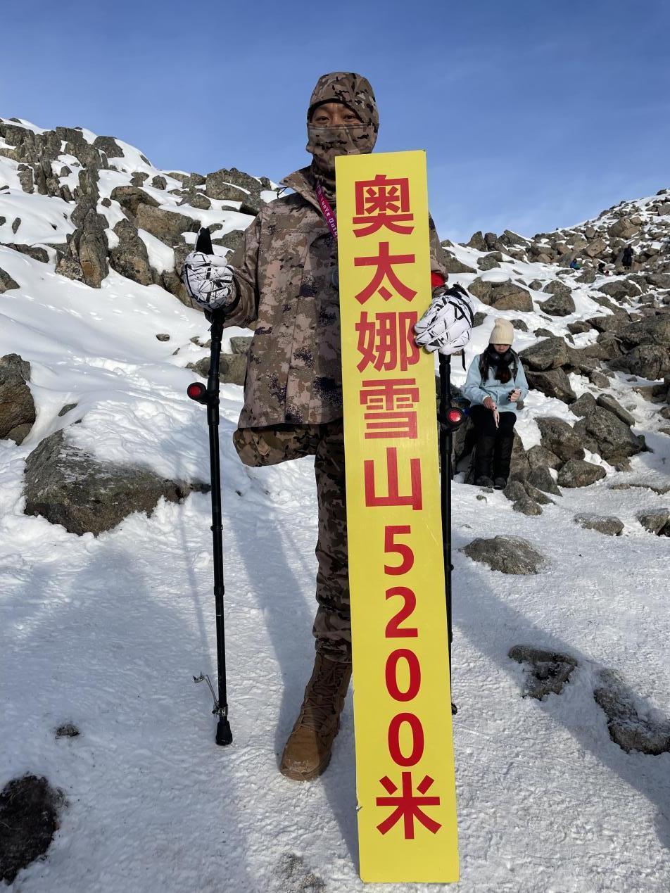 29岁小伙单腿登顶5200米雪山，梦指珠峰！