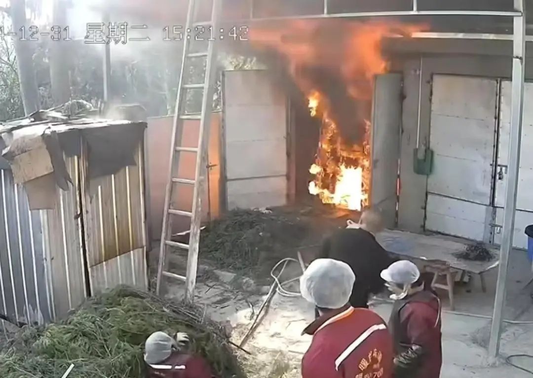 一个操作失误,千余斤腊味葬身火海! 一个操作失误,千余斤腊味葬身火海!