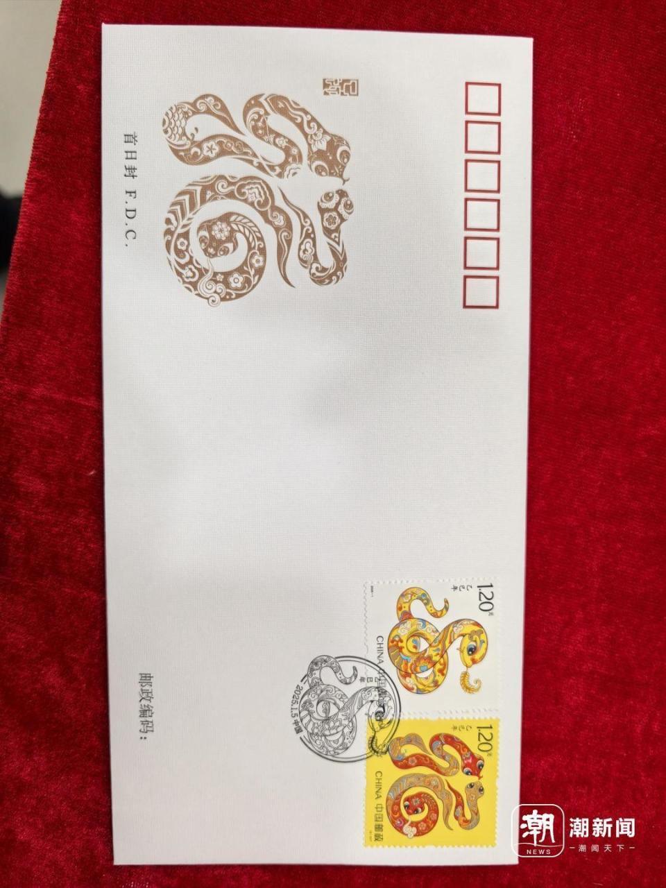 这种特种邮票一早开卖，大爷前天晚上就来排队：我带了棉被和两天的饭菜