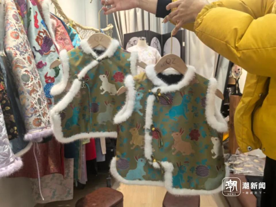 “新春战袍顶流”，这些明星都在穿！服装店老板：客户都是一次订几千件