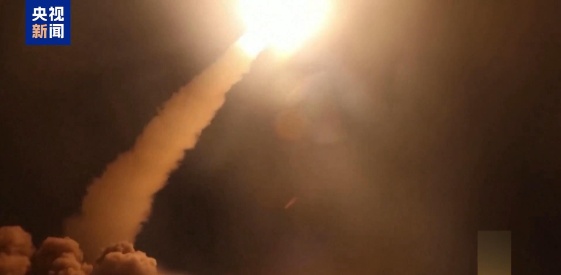 美英联军，发动空袭！