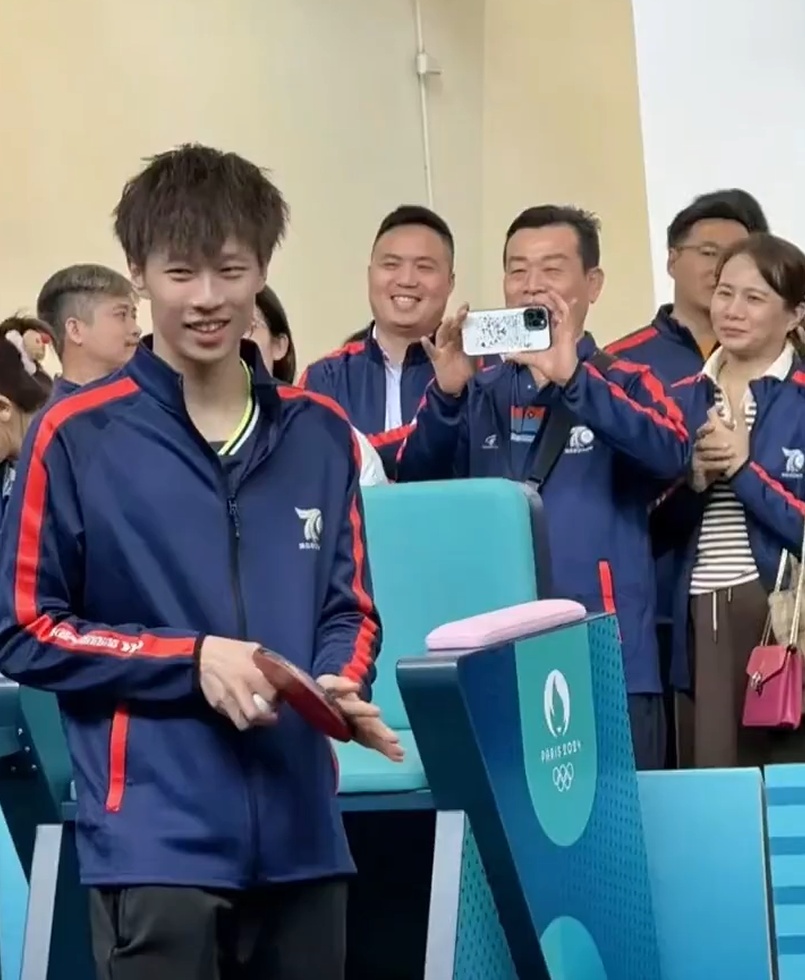 国乒名将深夜发文告别！曾剃发为其祈福