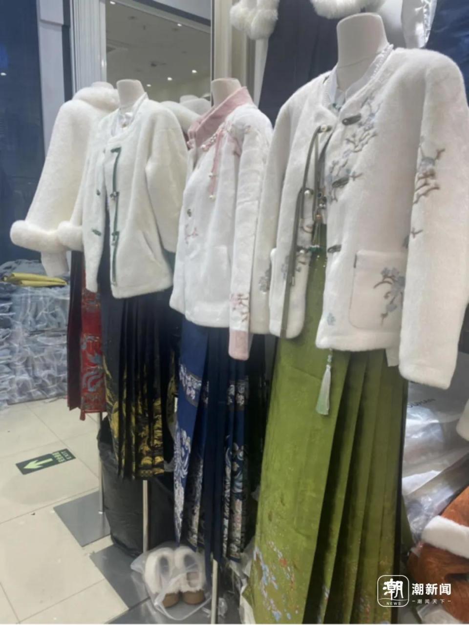 “新春战袍顶流”，这些明星都在穿！服装店老板：客户都是一次订几千件