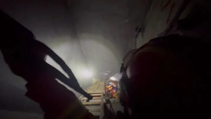 事发济南，女子意外坠井胳膊骨折，紧急救援