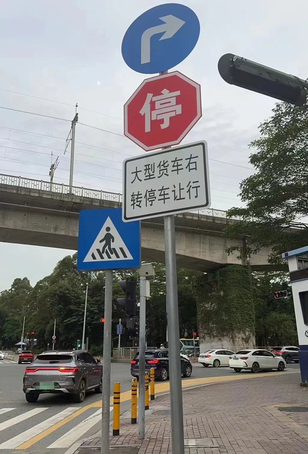 又是右转,面临这种危情该如何“逃离”盲区? 又是右转,面临这种危情该如何“逃离”盲区?