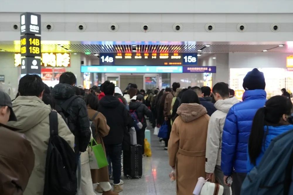 今起，重庆火车站将增开多趟列车
