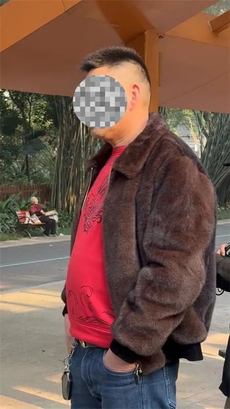 大熊猫被砸可乐吓到抱头，男子态度嚣张！警方回应