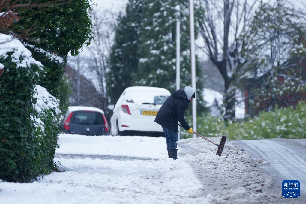 英国遭遇强降雪
