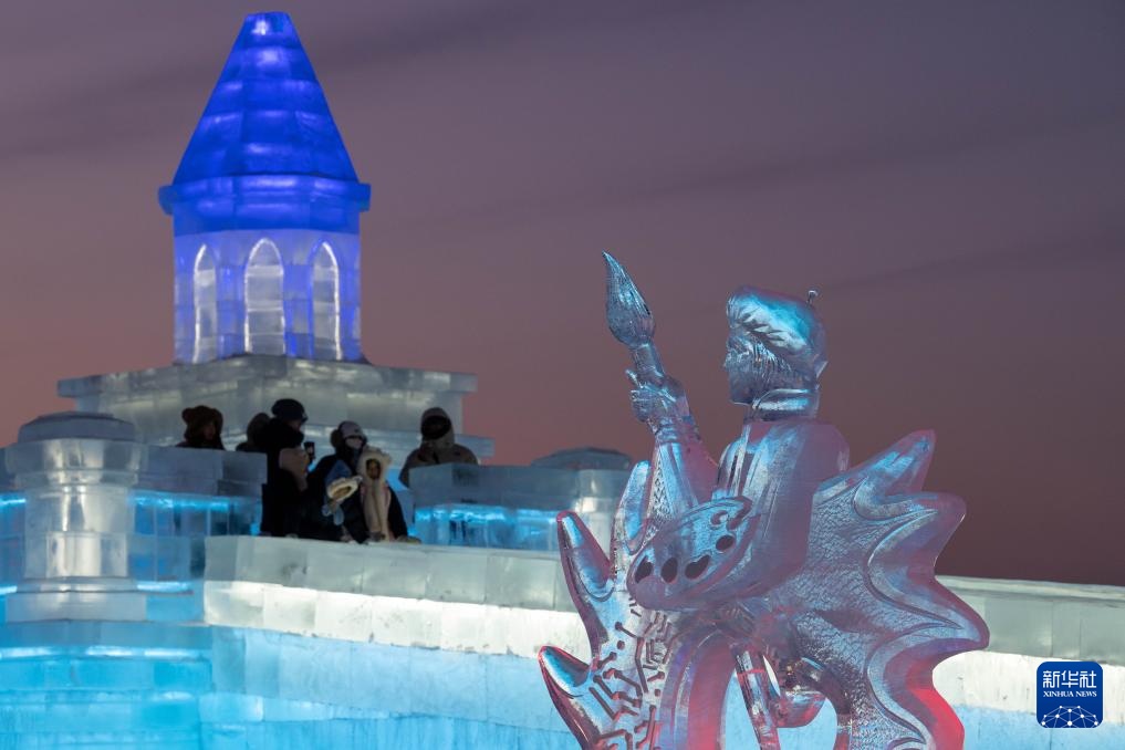 新华全媒+｜一年一度！哈尔滨国际冰雪节点燃冬日欢腾